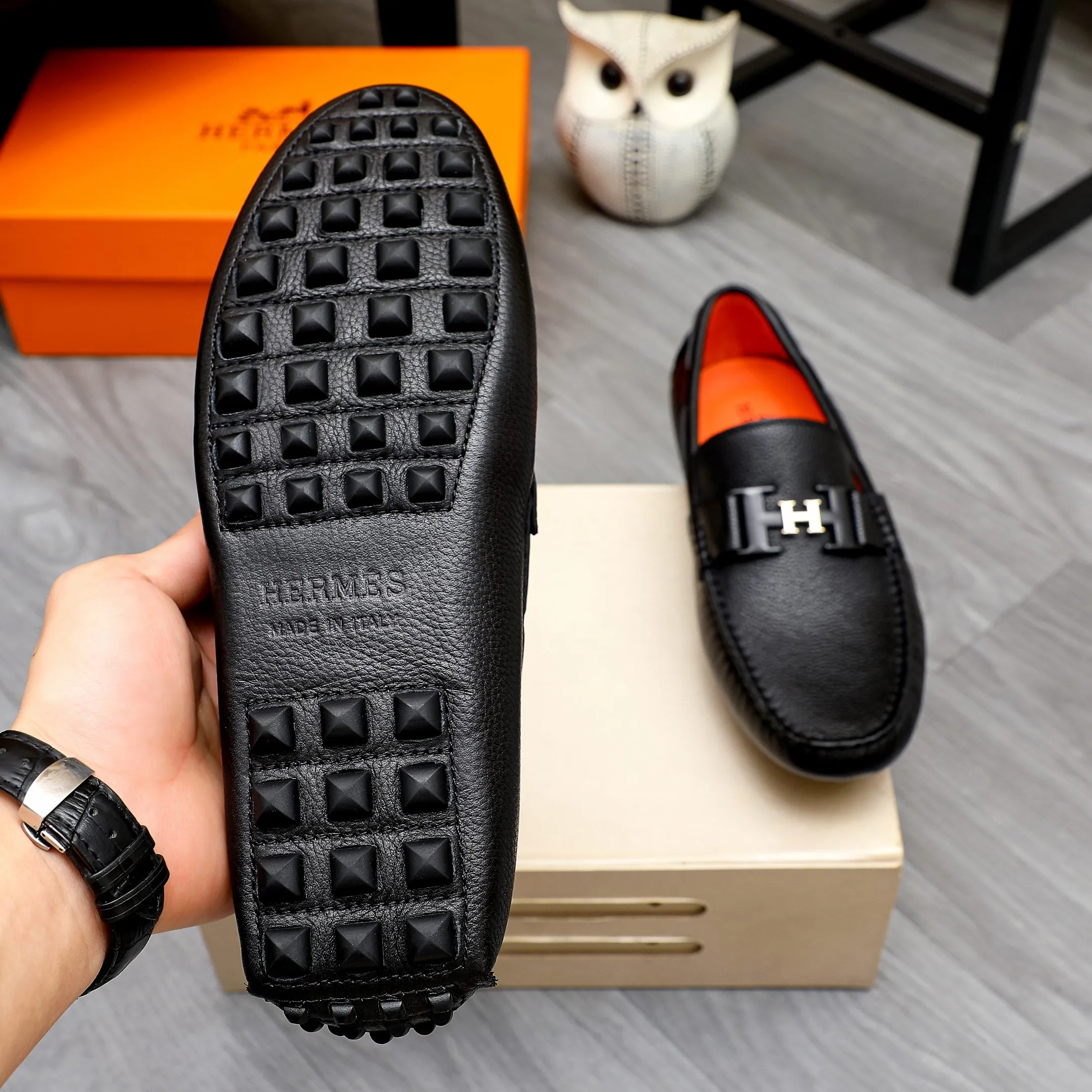 Factory price 380 🕷🕷【HERMES】The same style as Hermès counters🇨🇳Classic slip-on shoes 1:1 mold opening💯Original quality🍓Using imported first-layer cowhide🍅Pigskin lining🌶🌶Super high-end men's leather shoes🇨🇳Solid and stable Very special🍇 Available in black! Code number 38-44 (45.46.47. Can be customized)